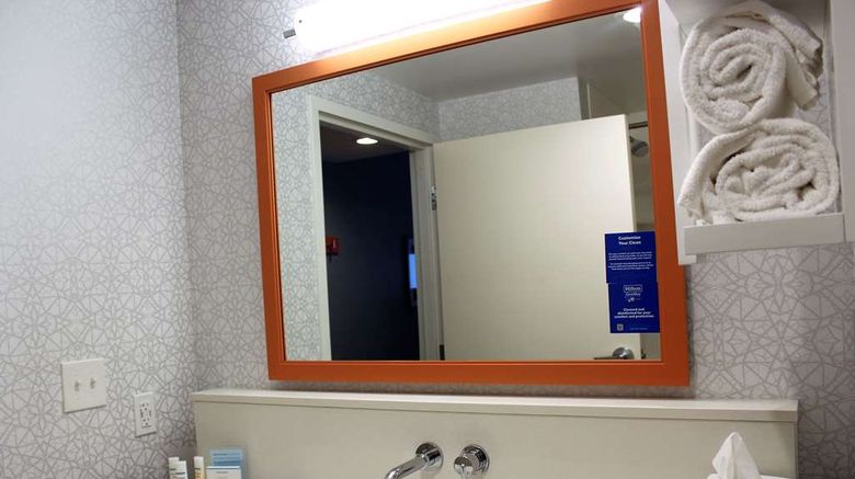 <b>Hampton Inn Lexington Room</b>. Images powered by <a href="https://iceportal.shijigroup.com/" title="IcePortal" target="_blank">IcePortal</a>.