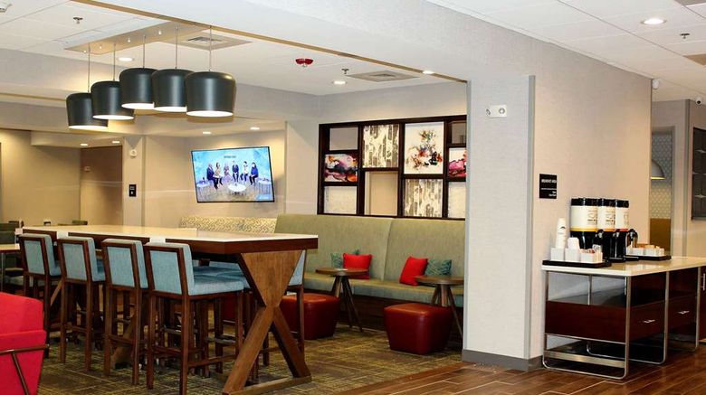 <b>Hampton Inn Lexington Lobby</b>. Images powered by <a href="https://iceportal.shijigroup.com/" title="IcePortal" target="_blank">IcePortal</a>.
