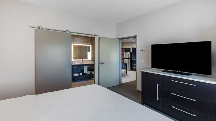 Home2 Suites by Hilton Midland East Room