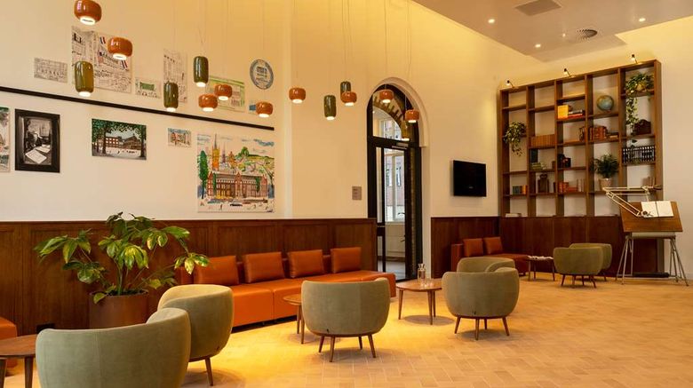 <b>DoubleTree by Hilton Sittard Lobby</b>. Images powered by <a href="https://iceportal.shijigroup.com/" title="IcePortal" target="_blank">IcePortal</a>.
