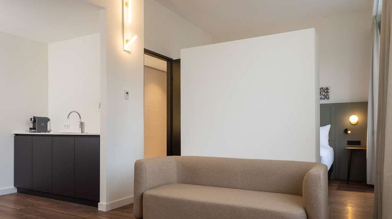 <b>DoubleTree by Hilton Sittard Room</b>. Images powered by <a href="https://iceportal.shijigroup.com/" title="IcePortal" target="_blank">IcePortal</a>.