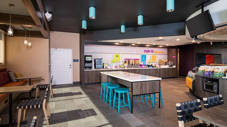 Tru by Hilton Phoenix Glendale Westgate Restaurant