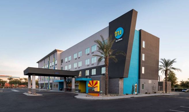 Tru by Hilton Phoenix Glendale Westgate Exterior