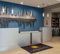La Quinta Inn & Suites by Wyndham Lobby