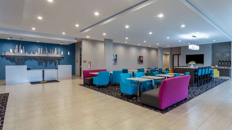 La Quinta Inn & Suites by Wyndham Lobby