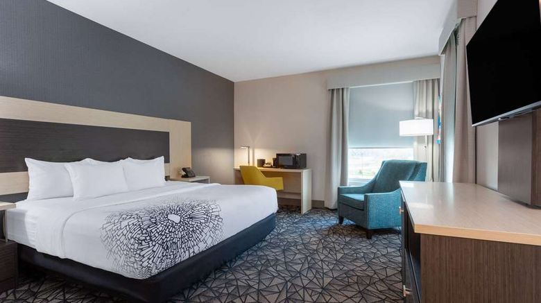 <b>La Quinta Inn & Suites by Wyndham Room</b>. Images powered by <a href="https://iceportal.shijigroup.com/" title="IcePortal" target="_blank">IcePortal</a>.