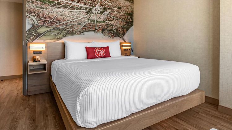 Cambria Hotel D.C. Navy Yard Riverfront Suite
