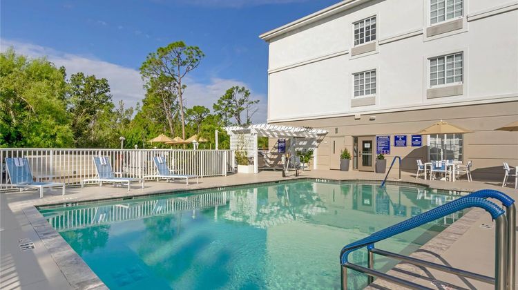 Comfort Inn & Suites Port Charlotte Pool