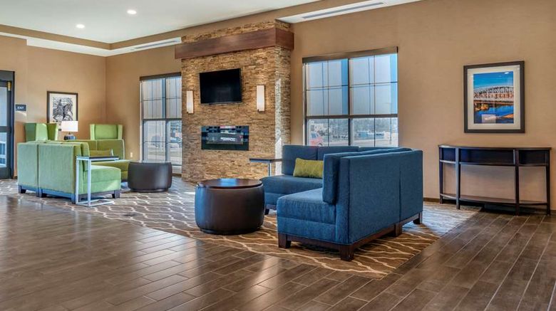 <b>Comfort Suites Camp Hill Harrisburg West Lobby</b>. Images powered by <a href="https://iceportal.shijigroup.com/" title="IcePortal" target="_blank">IcePortal</a>.