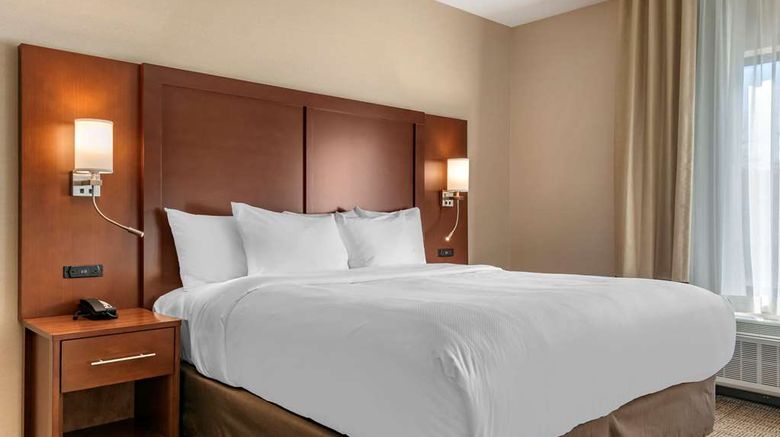 <b>Comfort Suites Camp Hill Harrisburg West Suite</b>. Images powered by <a href="https://iceportal.shijigroup.com/" title="IcePortal" target="_blank">IcePortal</a>.