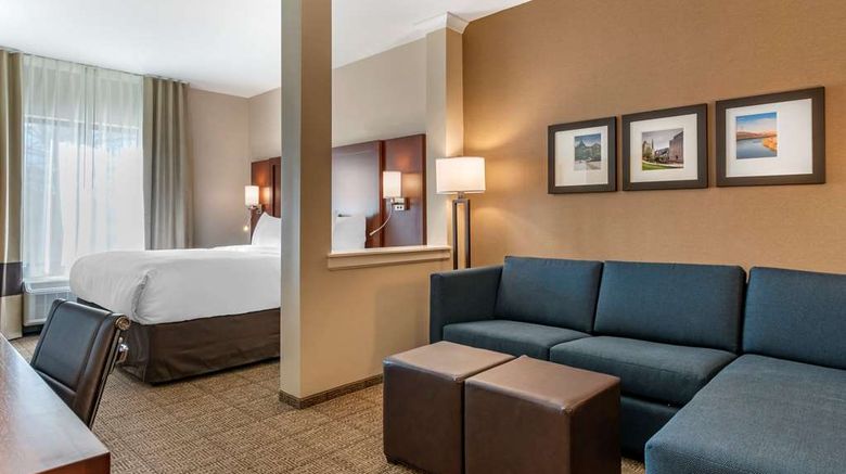 <b>Comfort Suites Camp Hill Harrisburg West Suite</b>. Images powered by <a href="https://iceportal.shijigroup.com/" title="IcePortal" target="_blank">IcePortal</a>.