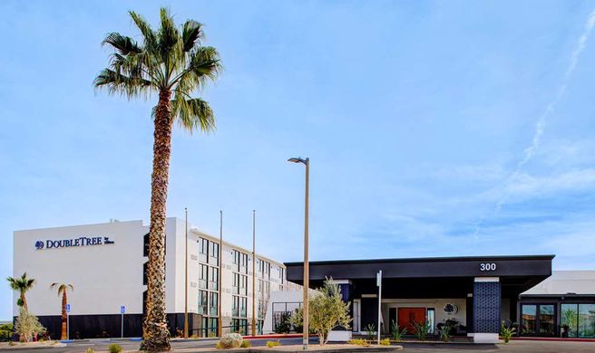 DoubleTree by Hilton Palmdale Exterior