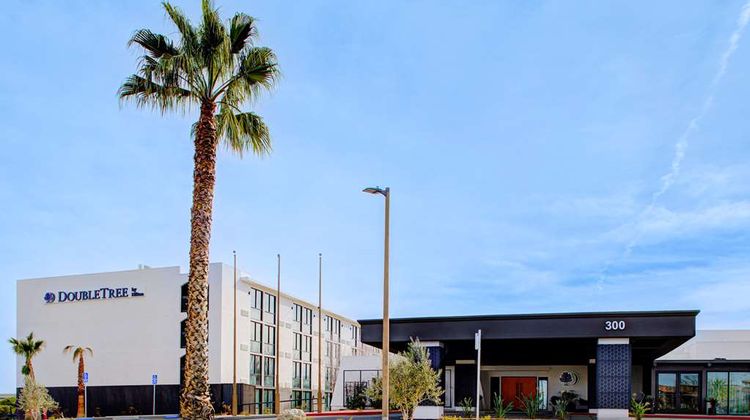 DoubleTree by Hilton Palmdale Exterior