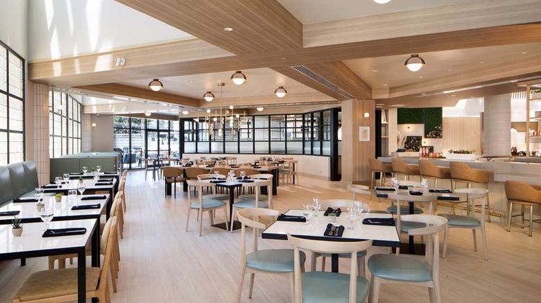 <b>Hilton Santa Monica Hotel & Suites Restaurant</b>. Images powered by <a href="https://iceportal.shijigroup.com/" title="IcePortal" target="_blank">IcePortal</a>.