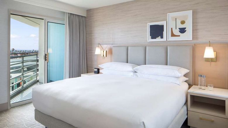 <b>Hilton Santa Monica Hotel & Suites Room</b>. Images powered by <a href="https://iceportal.shijigroup.com/" title="IcePortal" target="_blank">IcePortal</a>.
