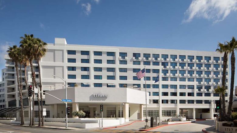 <b>Hilton Santa Monica Hotel & Suites Exterior</b>. Images powered by <a href="https://iceportal.shijigroup.com/" title="IcePortal" target="_blank">IcePortal</a>.
