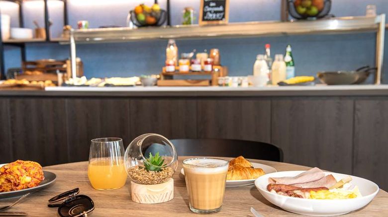 <b>Campanile Smart Lyon Est - Eurexpo Bron Restaurant</b>. Images powered by <a href="https://iceportal.shijigroup.com/" title="IcePortal" target="_blank">IcePortal</a>.