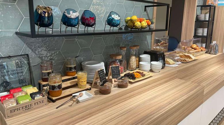 <b>Hotel Kyriad Direct Valence Nord Restaurant</b>. Images powered by <a href="https://iceportal.shijigroup.com/" title="IcePortal" target="_blank">IcePortal</a>.
