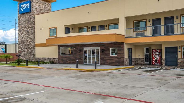 <b>Americas Best Value Inn & Suites Hwy 6 Exterior</b>. Images powered by <a href="https://iceportal.shijigroup.com/" title="IcePortal" target="_blank">IcePortal</a>.