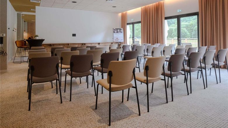 <b>Mercure Loudenvielle Pyrenees Peyragudes Meeting</b>. Images powered by <a href="https://iceportal.shijigroup.com/" title="IcePortal" target="_blank">IcePortal</a>.