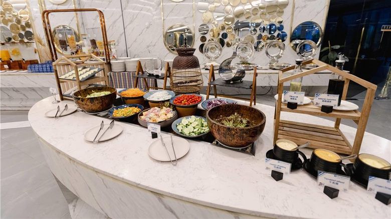 <b>Wyndham LA Vita Phuket Restaurant</b>. Images powered by <a href="https://iceportal.shijigroup.com/" title="IcePortal" target="_blank">IcePortal</a>.