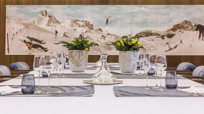 <b>Grand Hotel Savoia-A Radisson Collection Restaurant</b>. Images powered by <a href="https://iceportal.shijigroup.com/" title="IcePortal" target="_blank">IcePortal</a>.