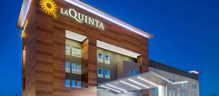 La Quinta Inn & Suites Louisville NE Exterior