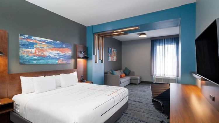 La Quinta Inn & Suites Louisville NE Suite
