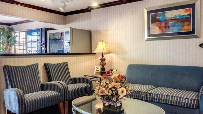 <b>Econo Lodge Inn and Suites El Paso West Lobby</b>. Images powered by <a href="https://iceportal.shijigroup.com/" title="IcePortal" target="_blank">IcePortal</a>.