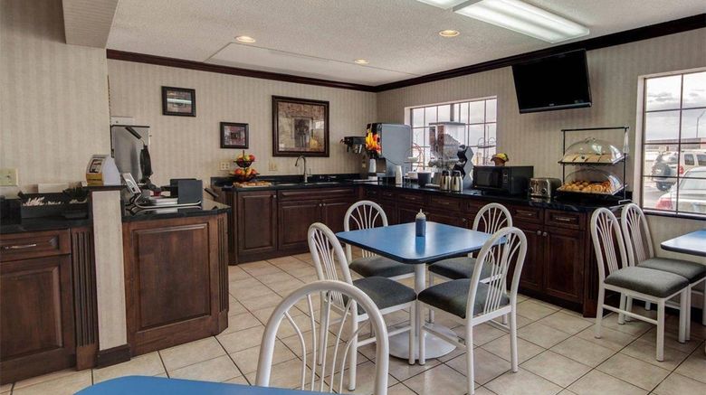 <b>Econo Lodge Inn and Suites El Paso West Restaurant</b>. Images powered by <a href="https://iceportal.shijigroup.com/" title="IcePortal" target="_blank">IcePortal</a>.