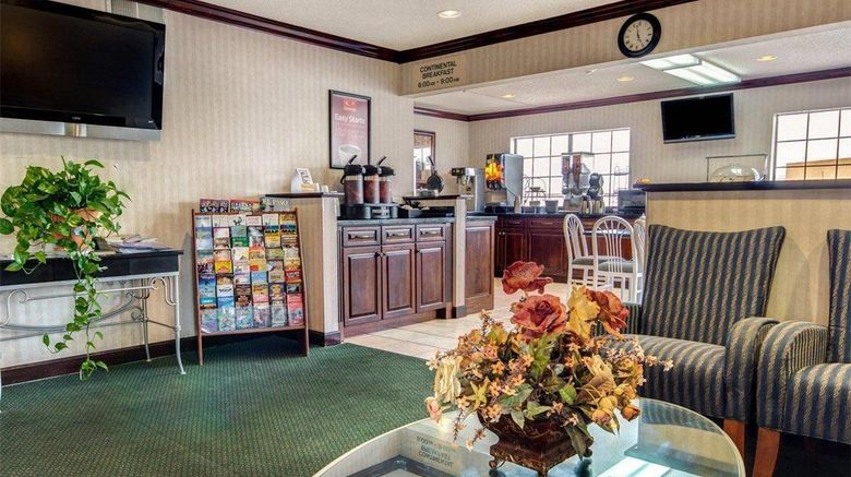 <b>Econo Lodge Inn and Suites El Paso West Lobby</b>. Images powered by <a href="https://iceportal.shijigroup.com/" title="IcePortal" target="_blank">IcePortal</a>.