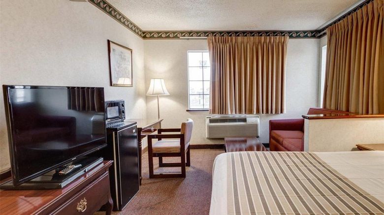 <b>Econo Lodge Inn and Suites El Paso West Suite</b>. Images powered by <a href="https://iceportal.shijigroup.com/" title="IcePortal" target="_blank">IcePortal</a>.