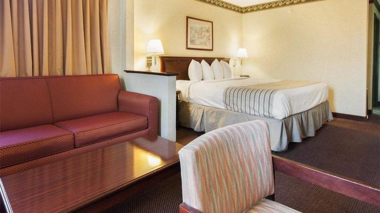 <b>Econo Lodge Inn and Suites El Paso West Suite</b>. Images powered by <a href="https://iceportal.shijigroup.com/" title="IcePortal" target="_blank">IcePortal</a>.