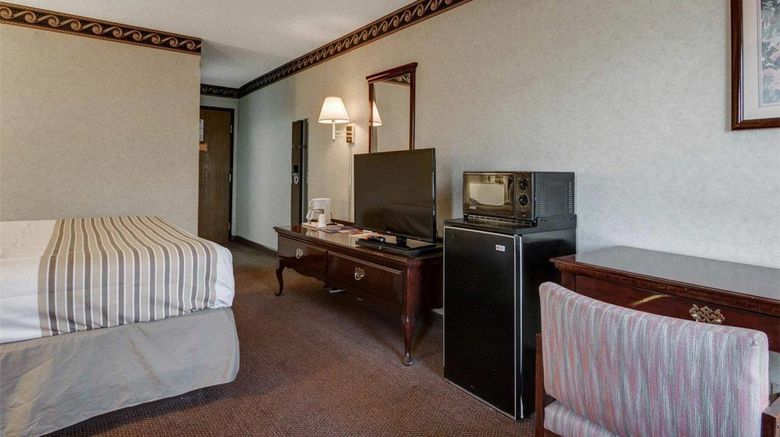 <b>Econo Lodge Inn and Suites El Paso West Suite</b>. Images powered by <a href="https://iceportal.shijigroup.com/" title="IcePortal" target="_blank">IcePortal</a>.