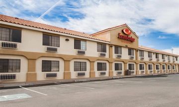 Econo Lodge Inn and Suites El Paso West