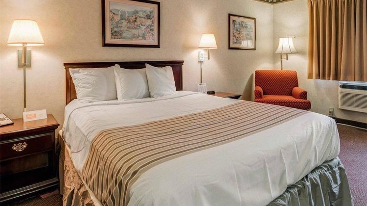 Econo Lodge Inn and Suites El Paso West Room