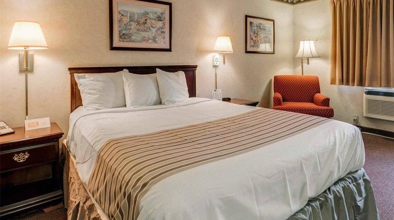 <b>Econo Lodge Inn and Suites El Paso West Room</b>. Images powered by <a href="https://iceportal.shijigroup.com/" title="IcePortal" target="_blank">IcePortal</a>.