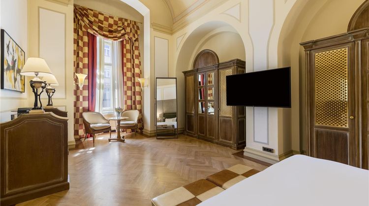 NH Collection Prague Carlo IV Suite