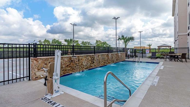 <b>Comfort Inn and Suites Waller Pool</b>. Images powered by <a href="https://iceportal.shijigroup.com/" title="IcePortal" target="_blank">IcePortal</a>.
