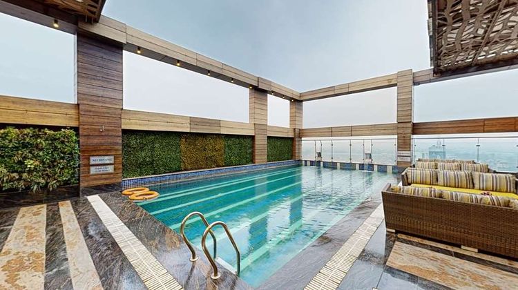 Radisson Blu Towers Kaushambi Delhi NCR Pool