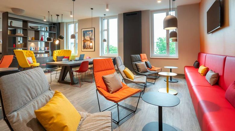 <b>Hotel Campanile Vienna South Lobby</b>. Images powered by <a href="https://iceportal.shijigroup.com/" title="IcePortal" target="_blank">IcePortal</a>.