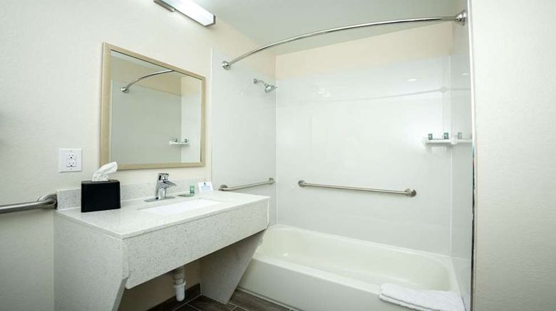 <b>Best Western Houston Bush Intl Airpt Inn Room</b>. Images powered by <a href="https://iceportal.shijigroup.com/" title="IcePortal" target="_blank">IcePortal</a>.