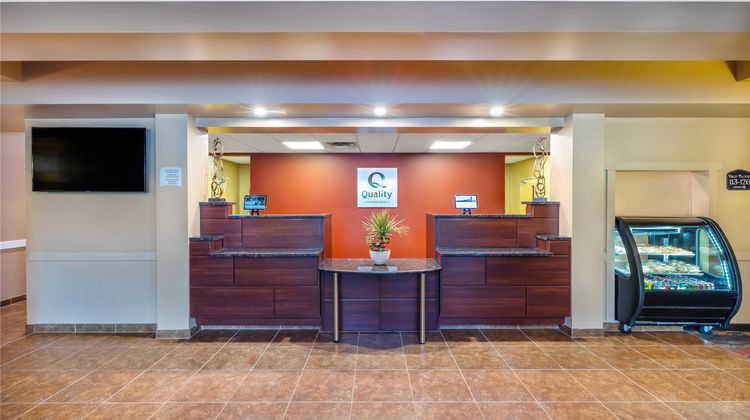 Quality Inn and Suites Rimbey Lobby
