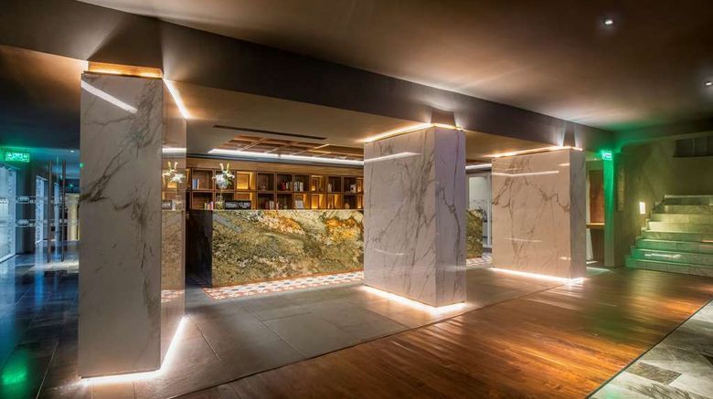 <b>Villa Mercedes, Curio Collection-Hilton Lobby</b>. Images powered by <a href="https://iceportal.shijigroup.com/" title="IcePortal" target="_blank">IcePortal</a>.
