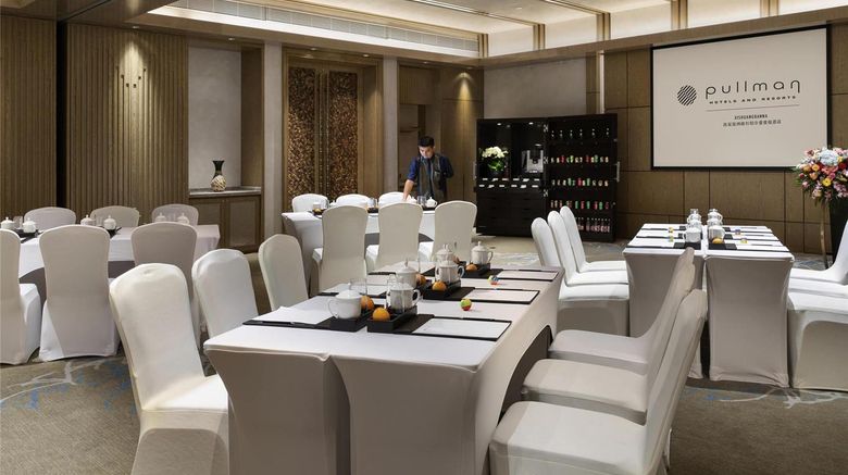 <b>Pullman Resort Xishuangbanna Meeting</b>. Images powered by <a href="https://iceportal.shijigroup.com/" title="IcePortal" target="_blank">IcePortal</a>.