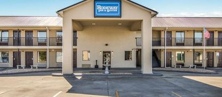 Rodeway Inn and Suites East Dublin Exterior