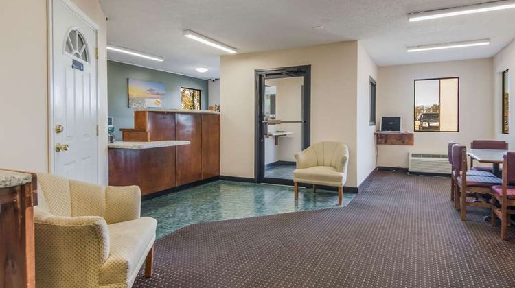 Rodeway Inn and Suites East Dublin Lobby