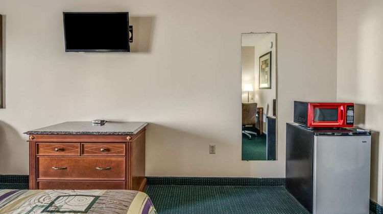 Rodeway Inn and Suites East Dublin Room