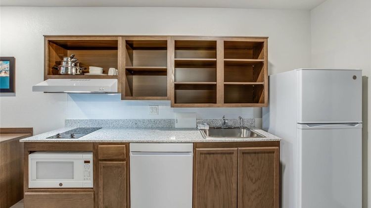 WoodSpring Suites Novi Farmington Room