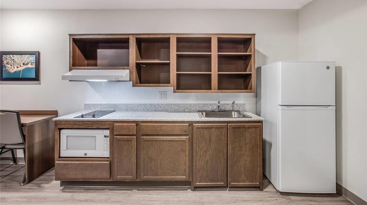 WoodSpring Suites Novi Farmington Room